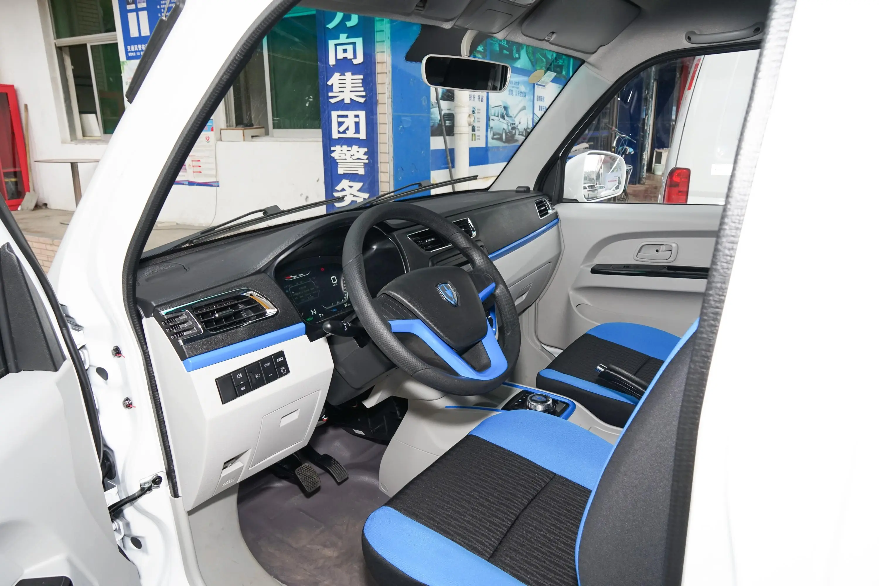 金杯新能源新海狮EV300km 创富型副驾座椅调节