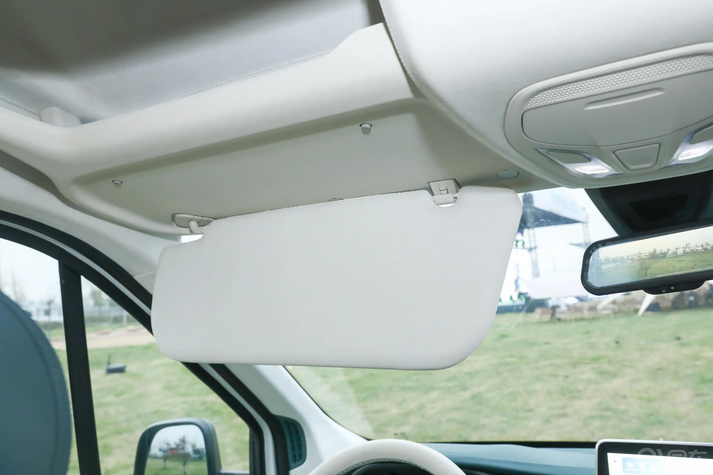 新途EV90旅行家驾驶位遮阳板