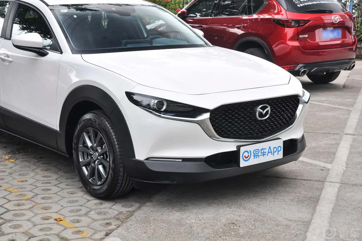 马自达CX-302.0L 自动尚悦型前格栅侧俯拍