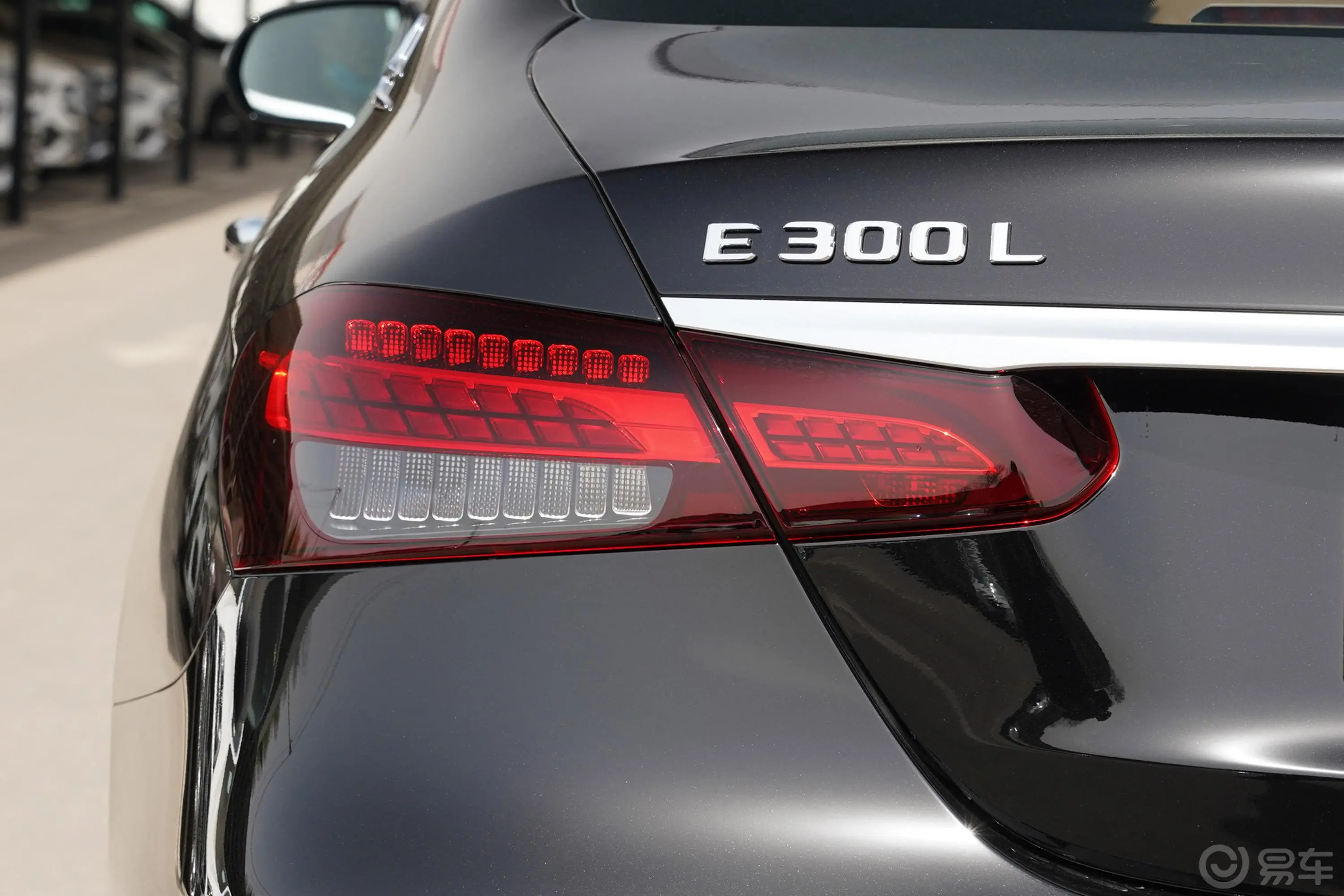 奔驰E级改款 E 300 L 豪华型外观灯组