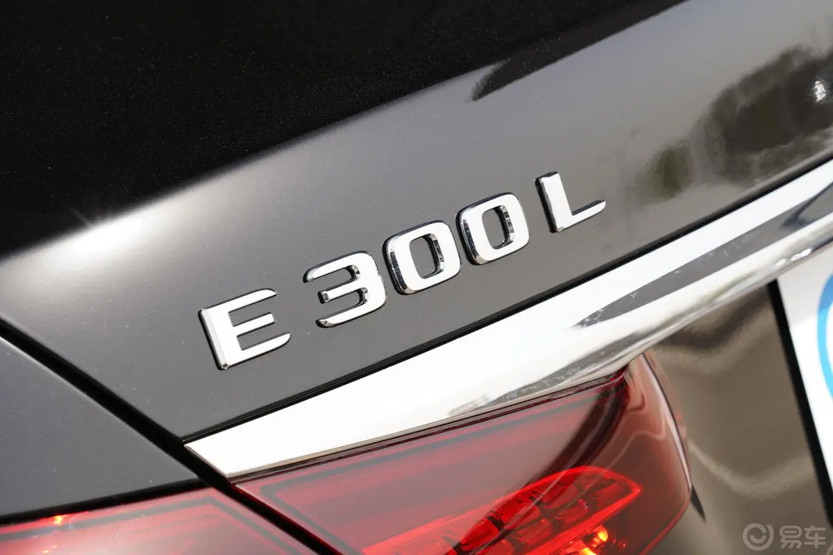 奔驰E级改款 E 300 L 豪华型外观细节