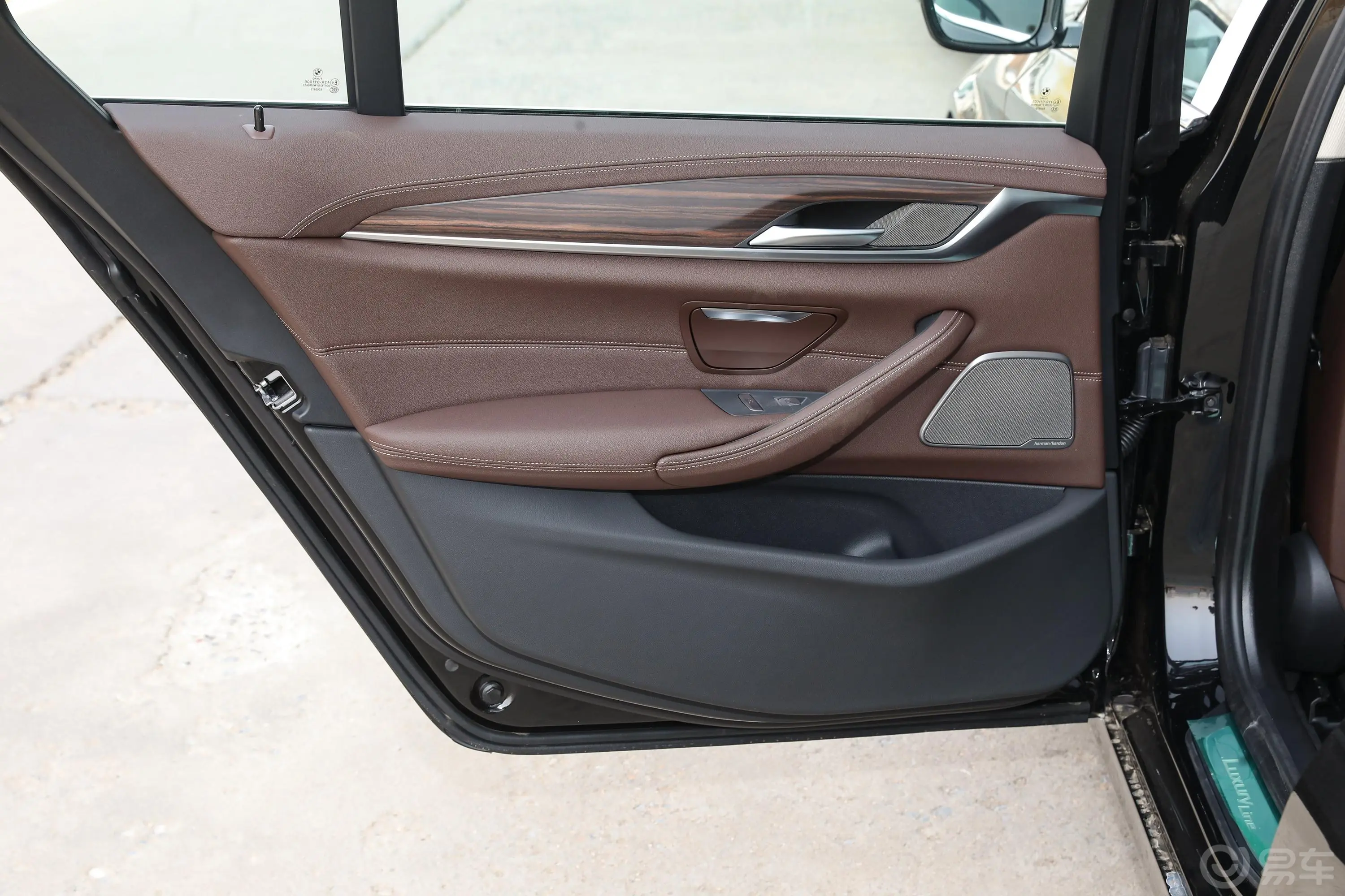宝马5系530Li xDrive 豪华套装后排功能