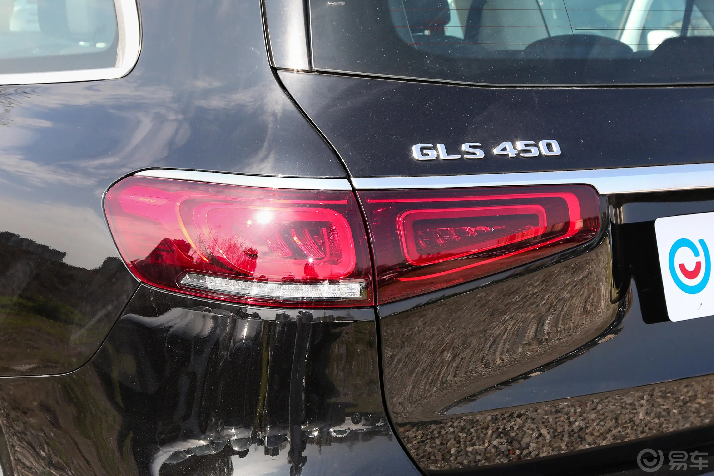 奔驰GLS改款 GLS 450 4MATIC 时尚型尾灯侧45度俯拍