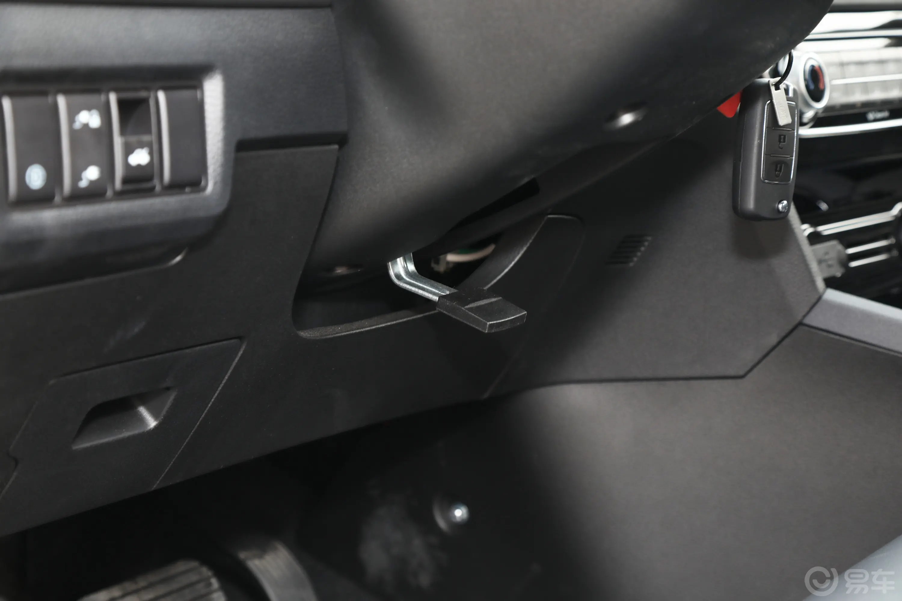 风行S50 EV换电版方向盘调节