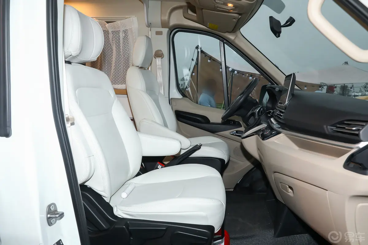 新途V90定制版 2.0T 宜动生活家副驾驶座椅
