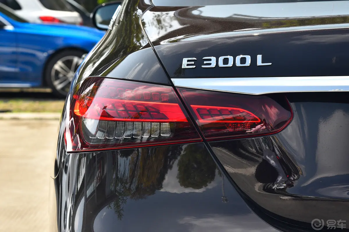 奔驰E级改款 E 300 L 运动时尚型外观灯组