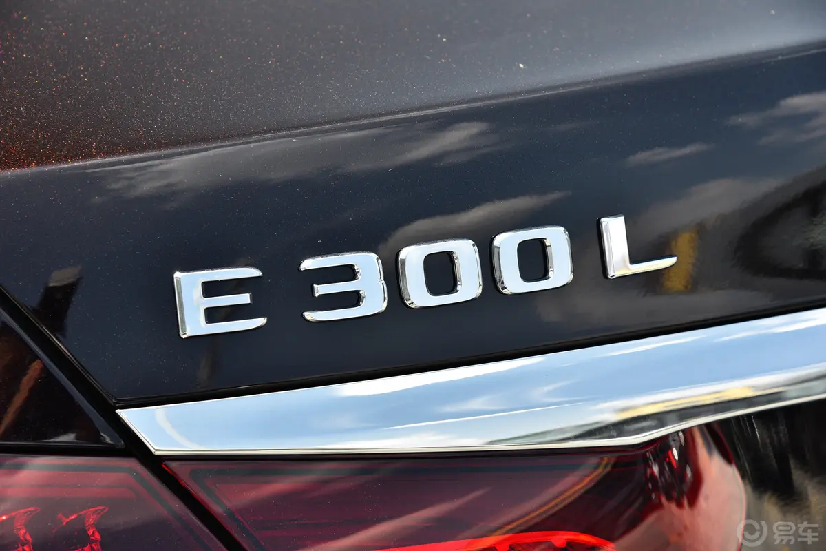奔驰E级改款 E 300 L 运动时尚型外观细节
