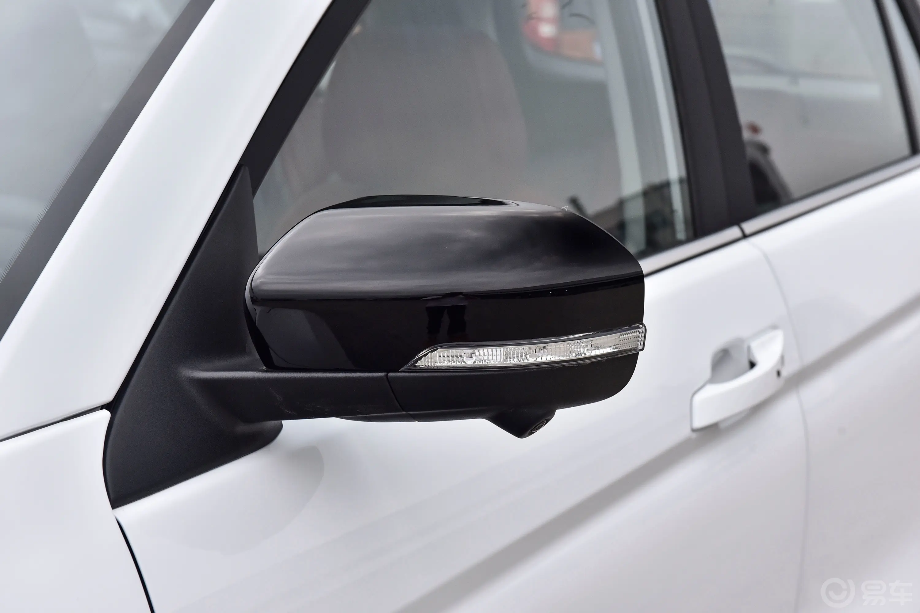 长安CS75畅享版 1.5T 自动尊贵版主驾驶后视镜背面