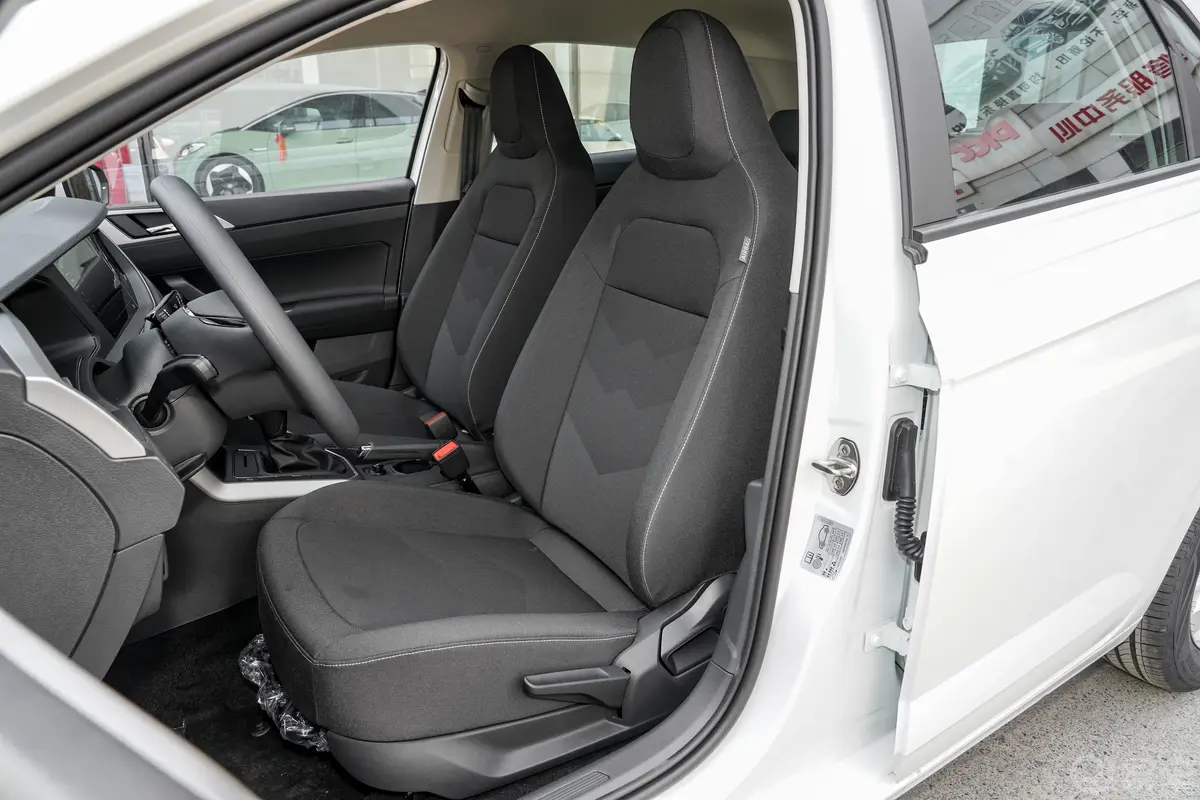 Polo改款 Plus 1.5L 自动纵情乐活版驾驶员座椅
