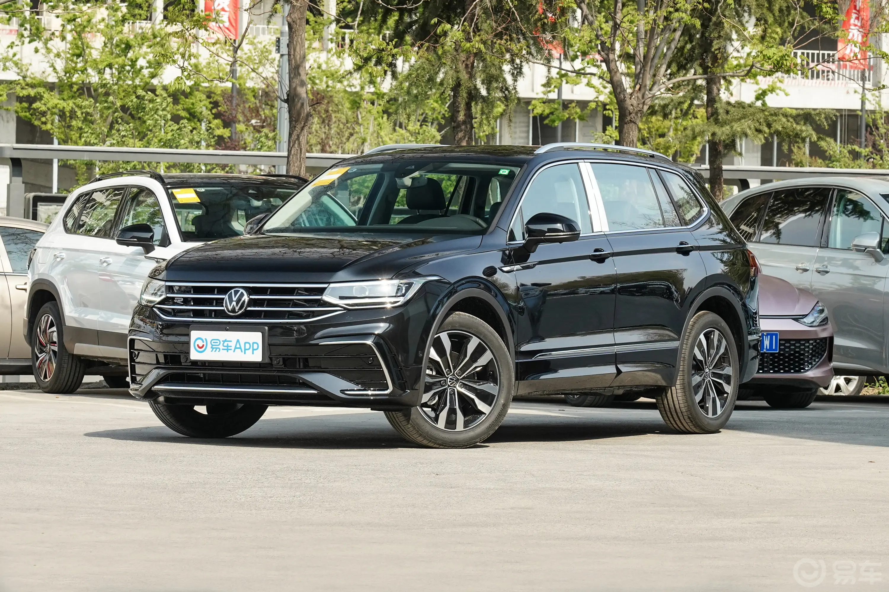 途观L改款 380TSI 四驱R-Line越享版 7座侧前45度车头向左水平