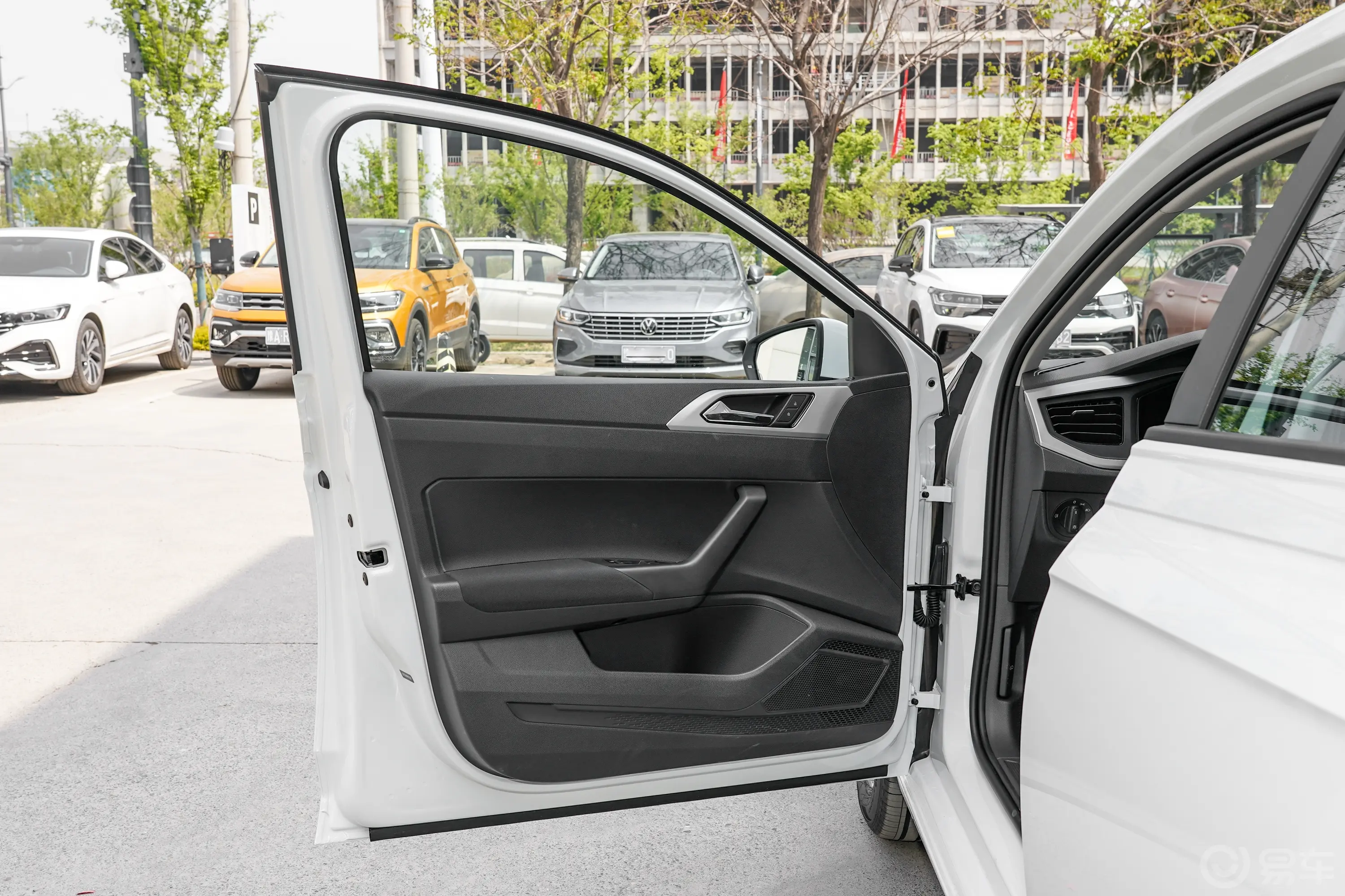 Polo改款 Plus 1.5L 自动纵情乐活版驾驶员侧前车门