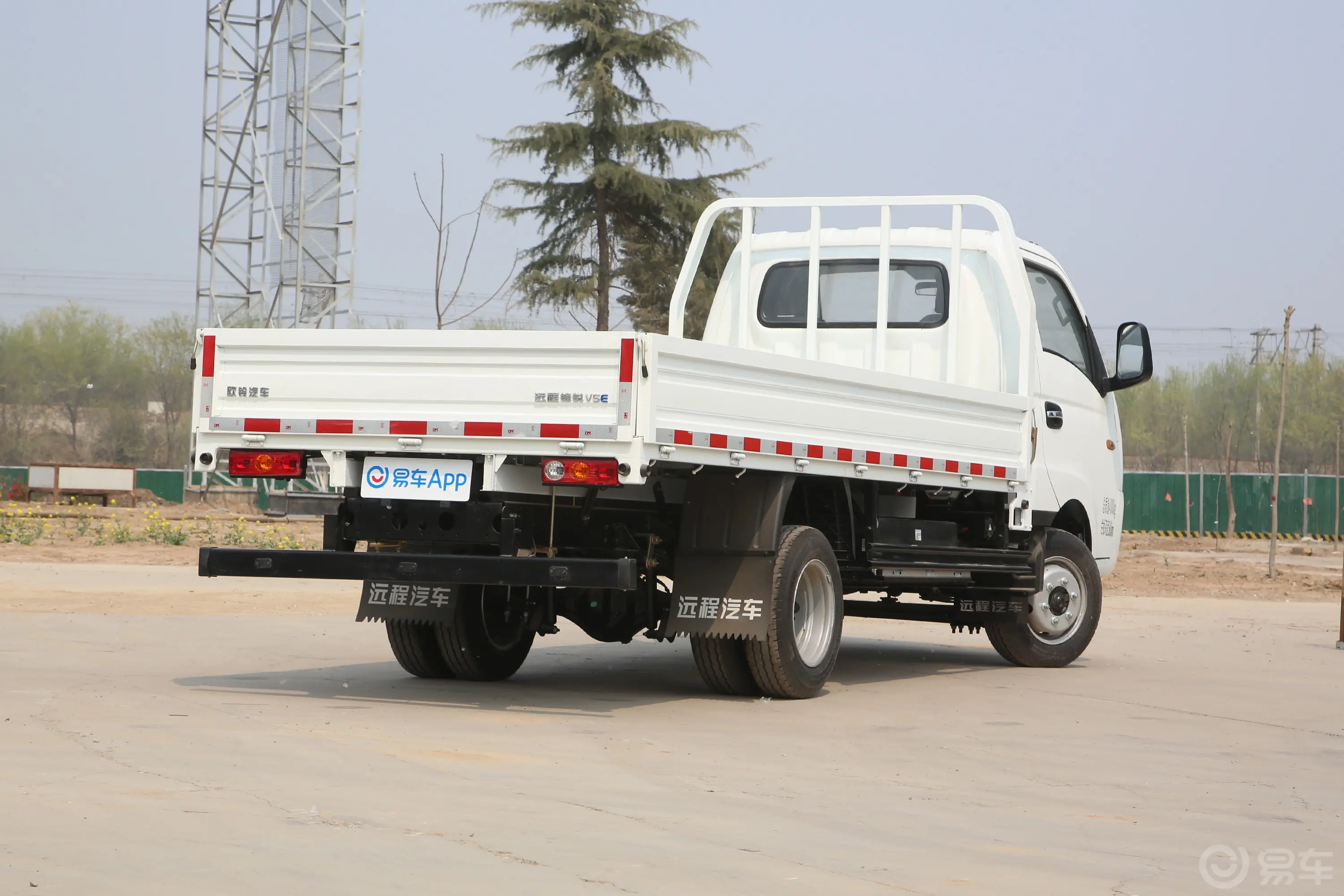 锋锐V5E栏板车 66.8kWh侧后45度车头向右水平