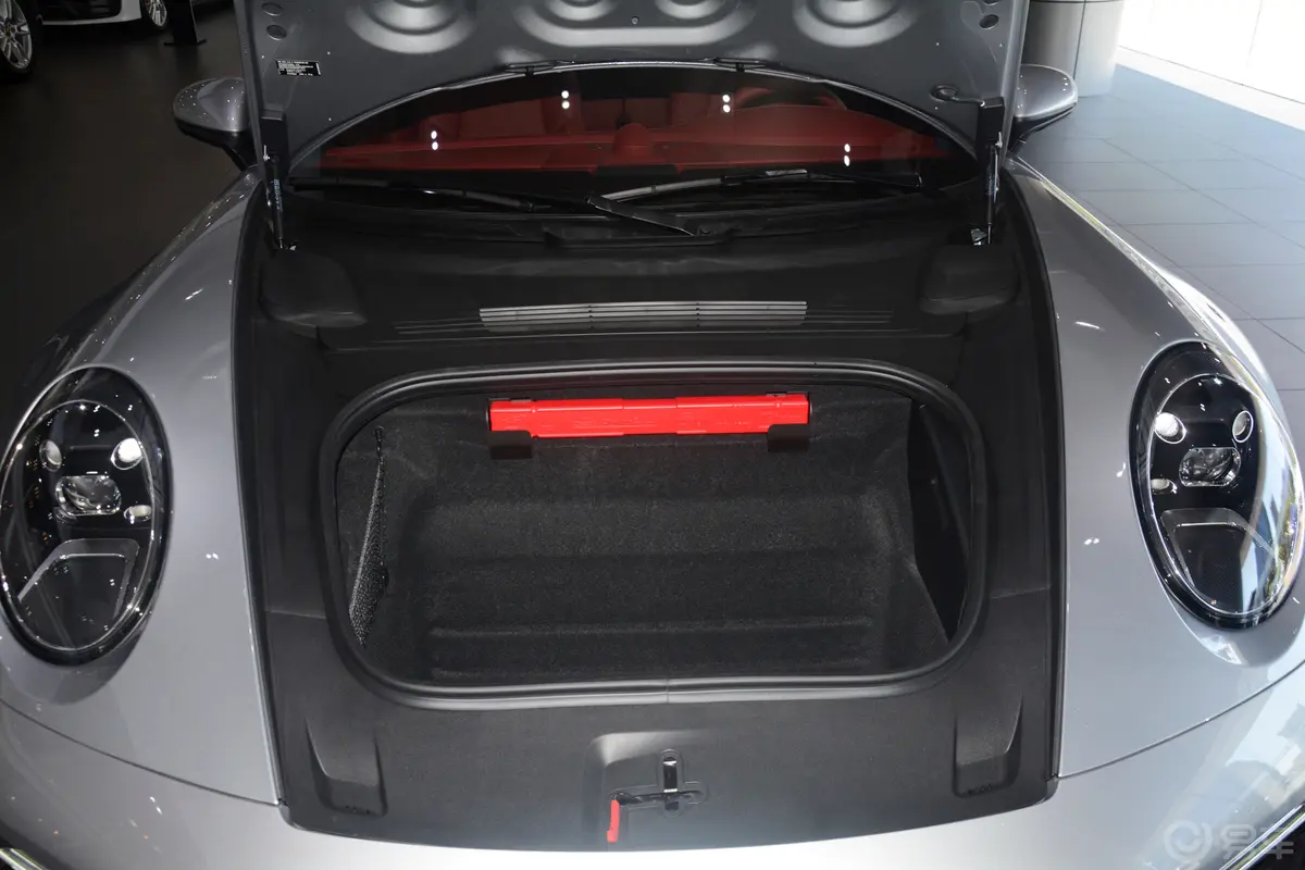 保时捷911Carrera 4 3.0T后备厢空间特写