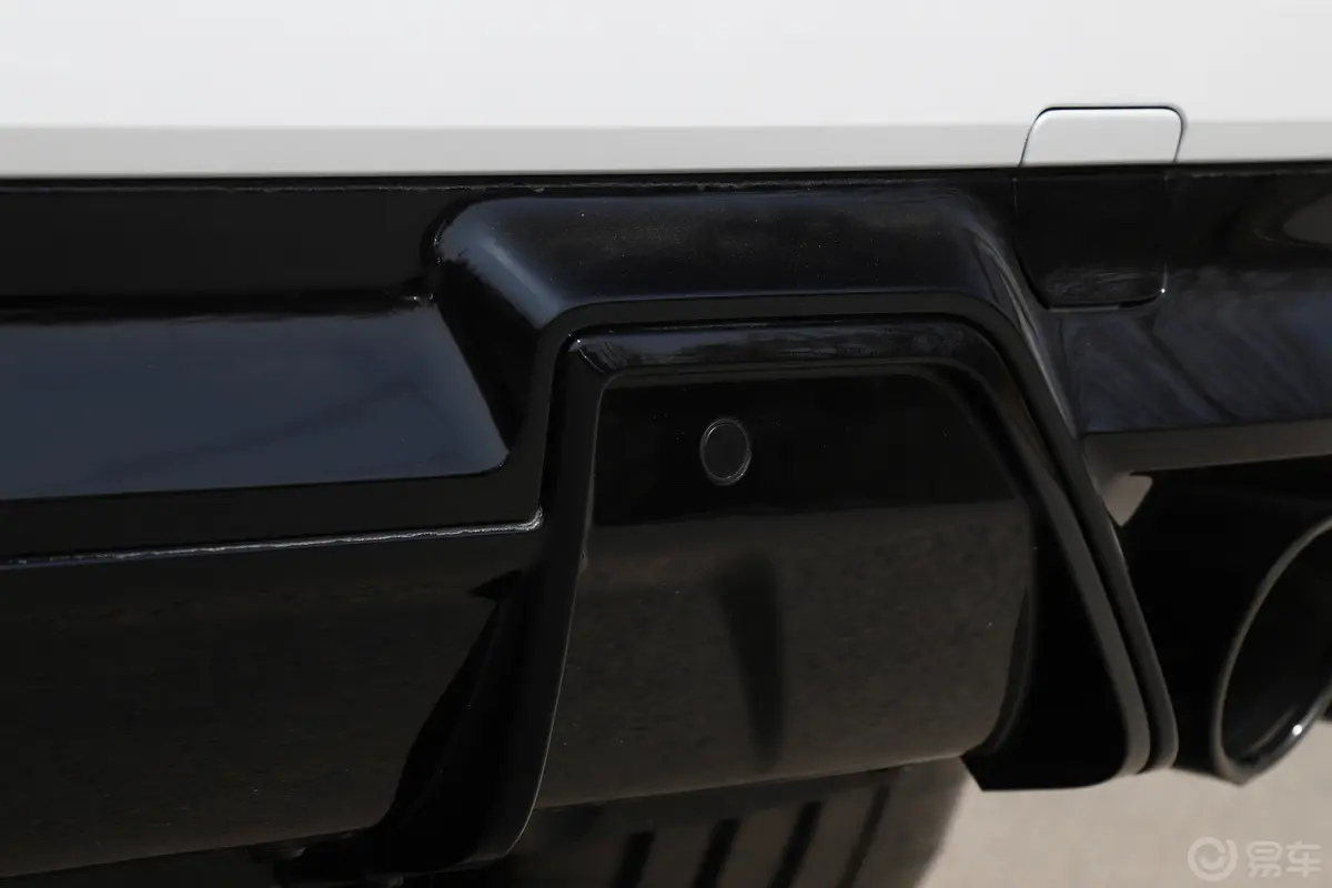 宝马X6 M50周年版 X6 M车后雷达