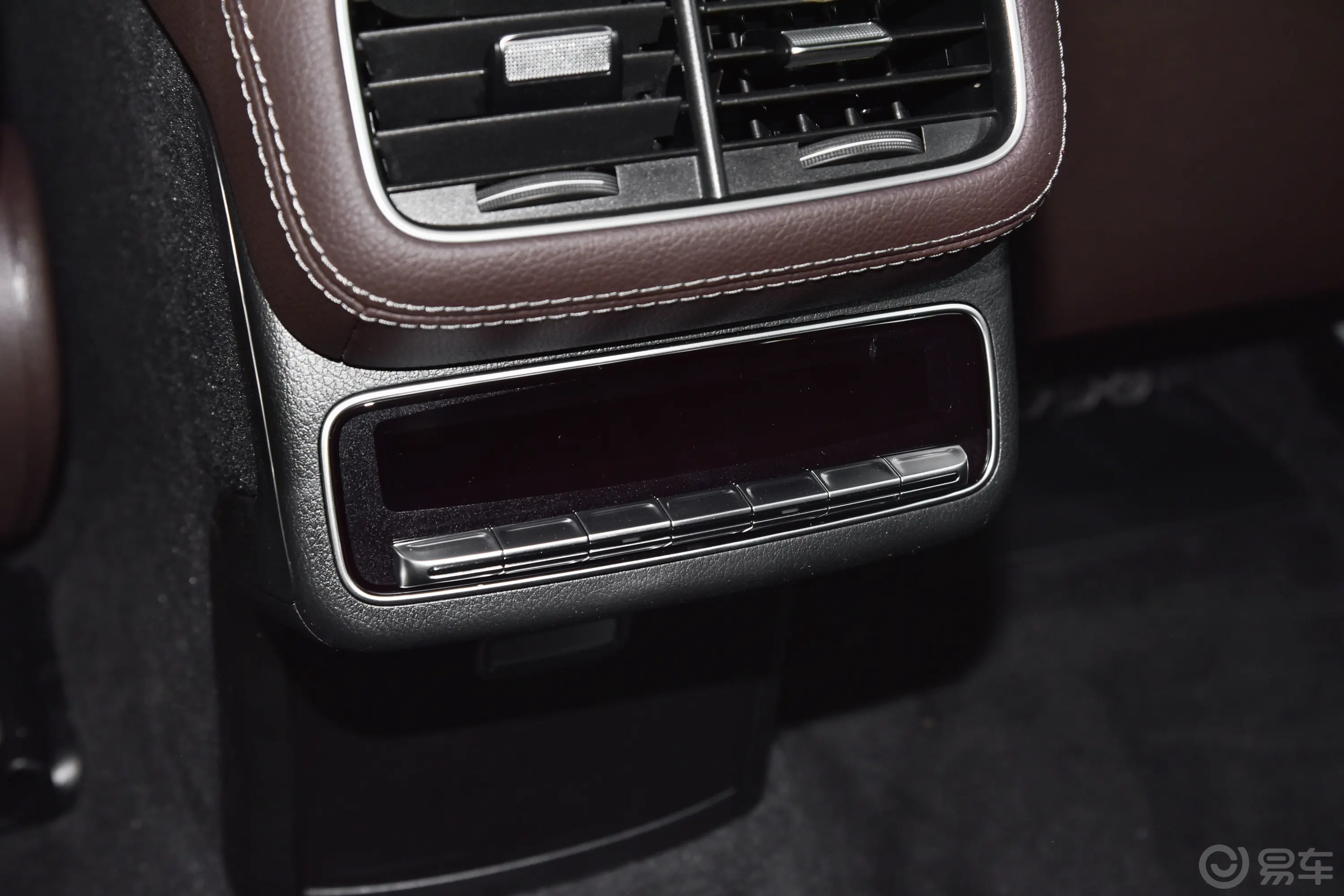 奔驰GLS改款 GLS 450 4MATIC 豪华型后排空调控制键