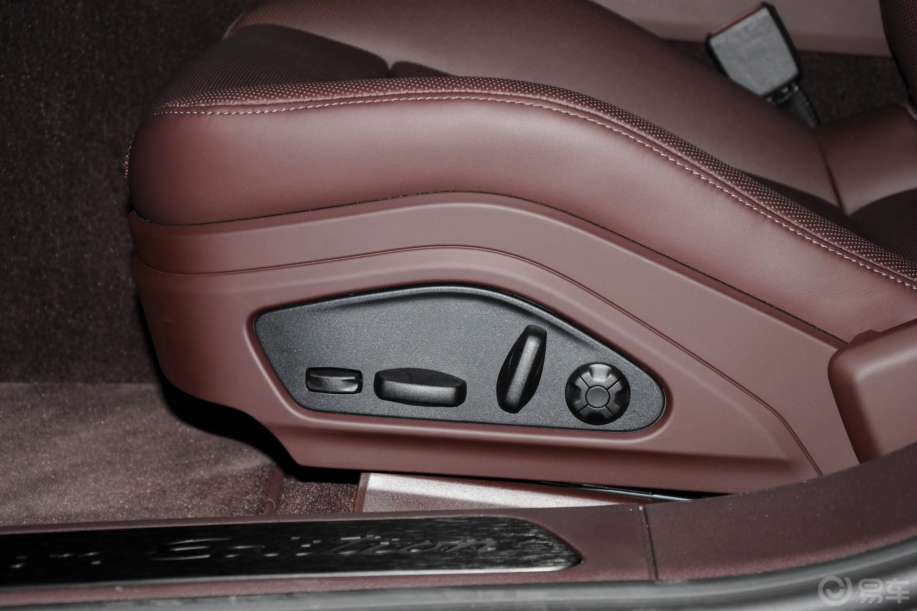 Panamera E-Hybrid改款 Panamera 4 行政加长铂金版 2.9T主驾座椅调节