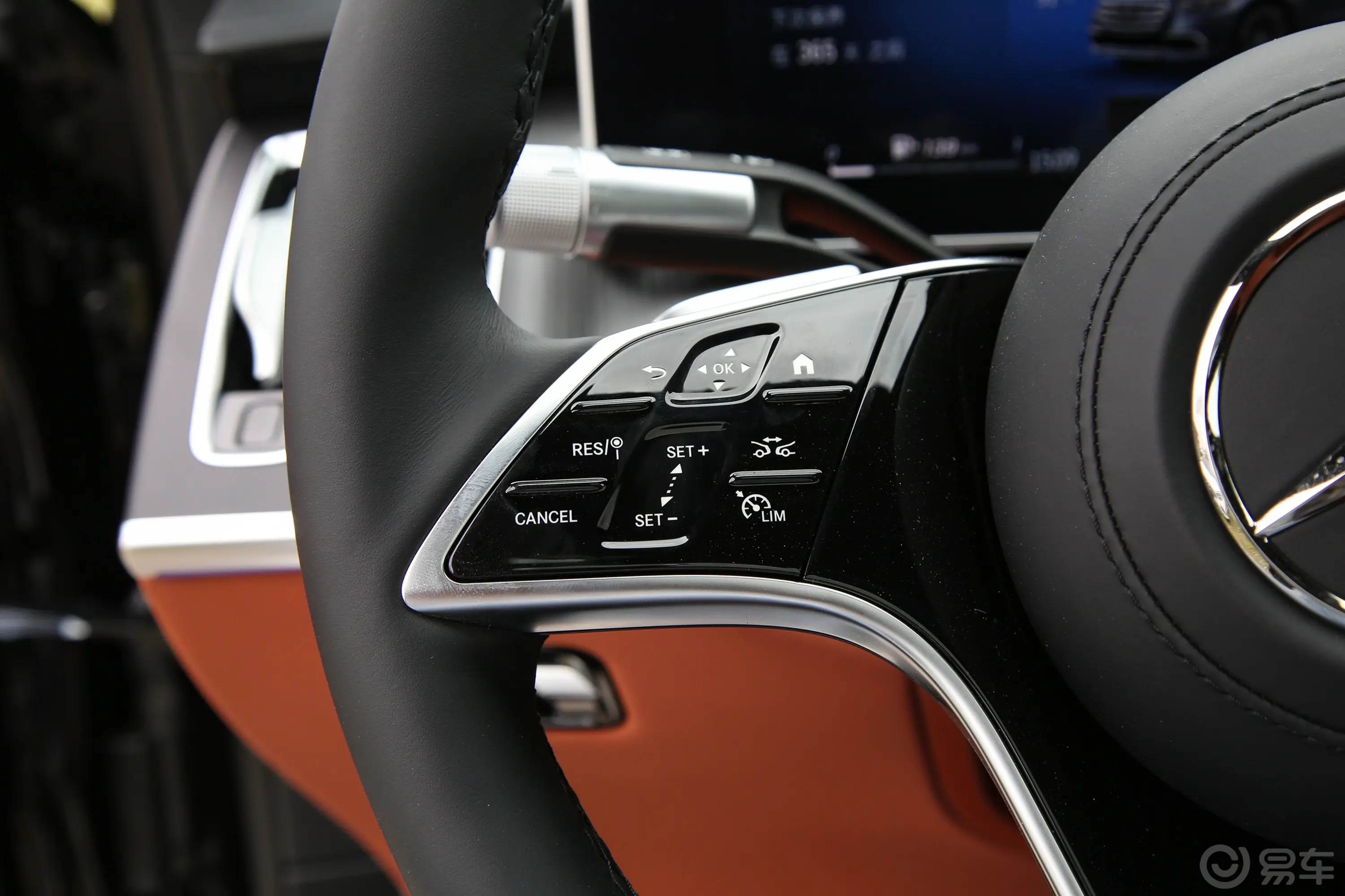 奔驰S级改款 S 400 L 商务型左侧方向盘功能按键