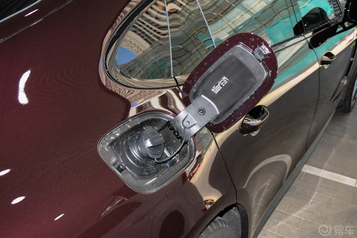 Panamera E-Hybrid改款 Panamera 4 行政加长铂金版 2.9T油箱盖