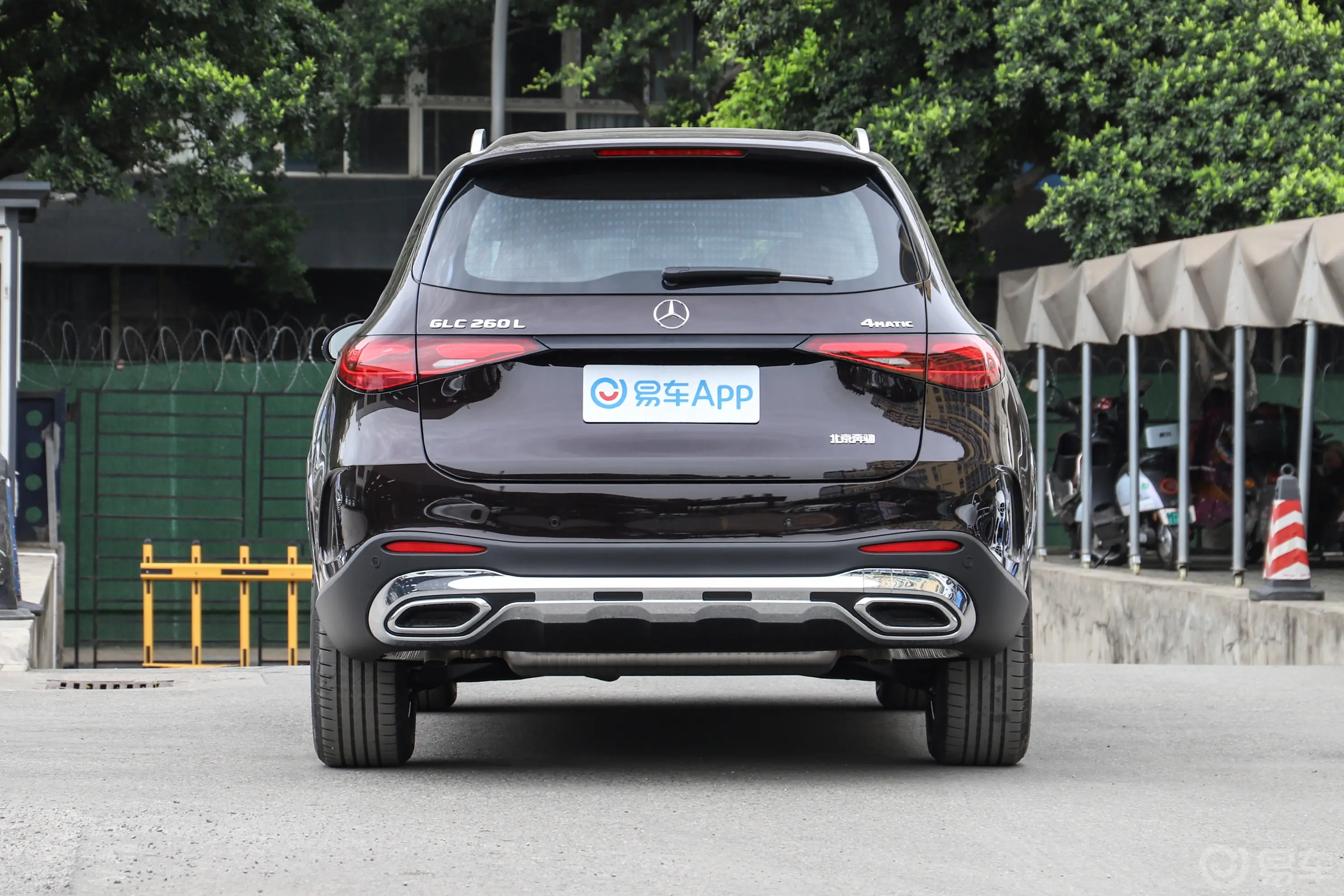 奔驰GLCGLC 260 L 4MATIC 动感型 5座正后水平