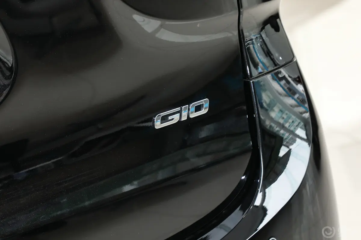 大通G10改款 2.0T 手动多功能版 柴油 7座外观细节