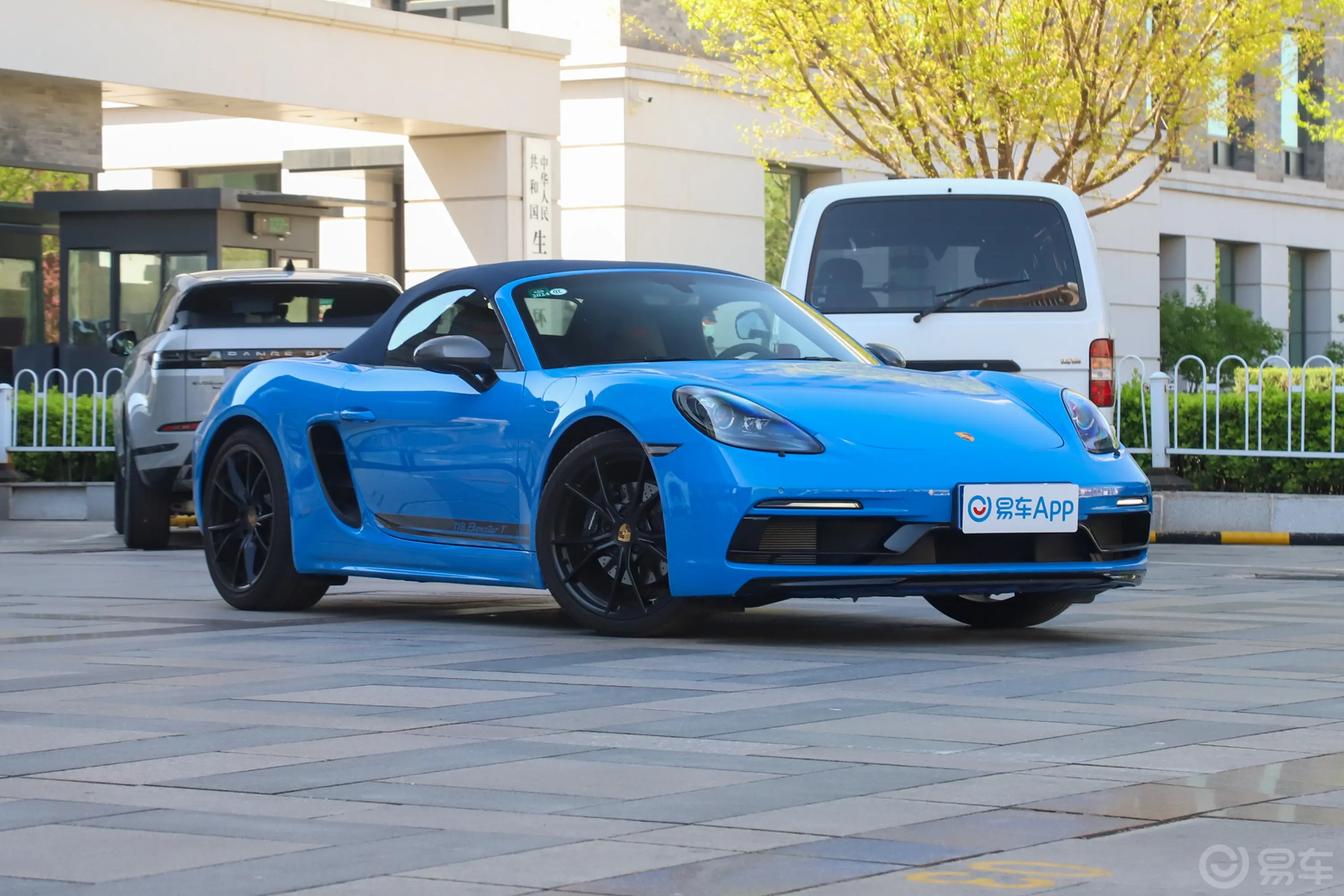 保时捷718Boxster T 2.0T侧前45度车头向右水平