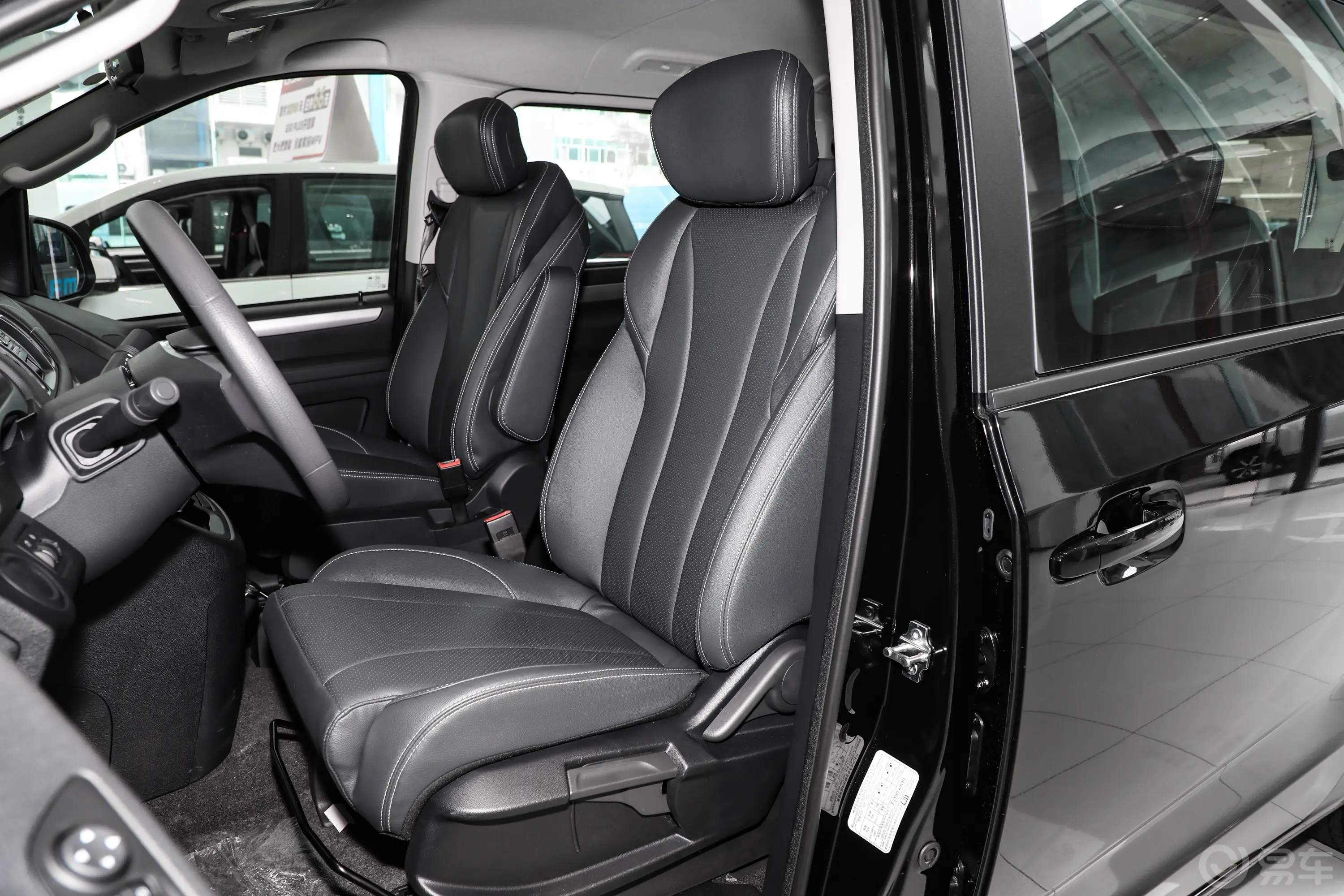 大通G10改款 2.0T 手动多功能版 柴油 7座驾驶员座椅