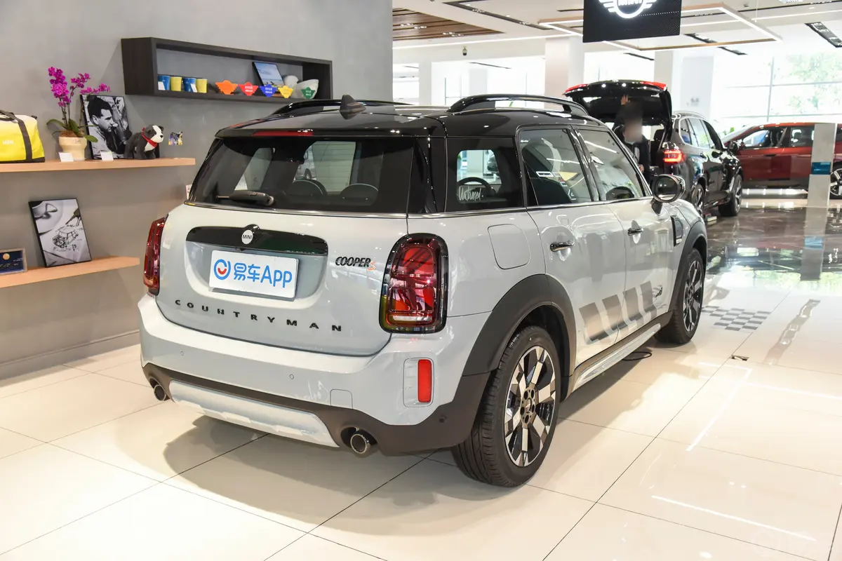 MINI COUNTRYMAN改款 2.0T COOPER S ALL4 不羁特别版侧后45度车头向右水平