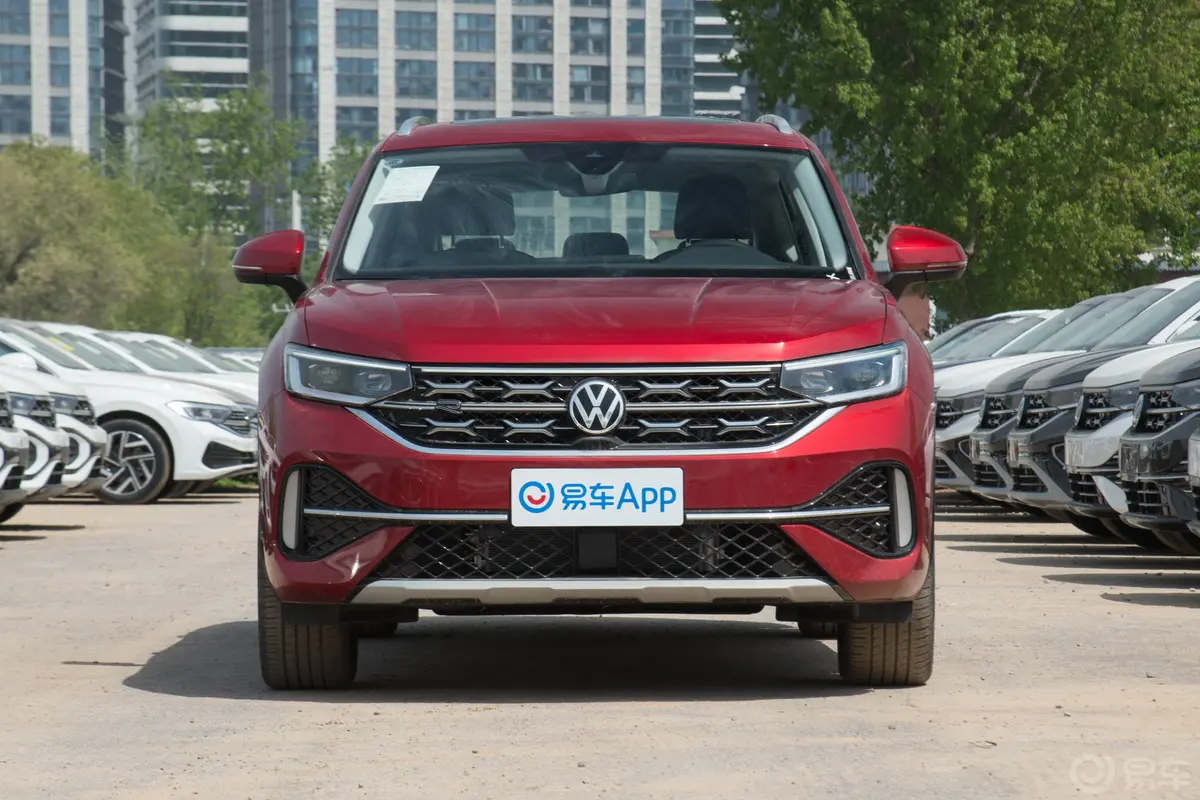 探岳X330TSI 两驱尊贵高能版正前水平