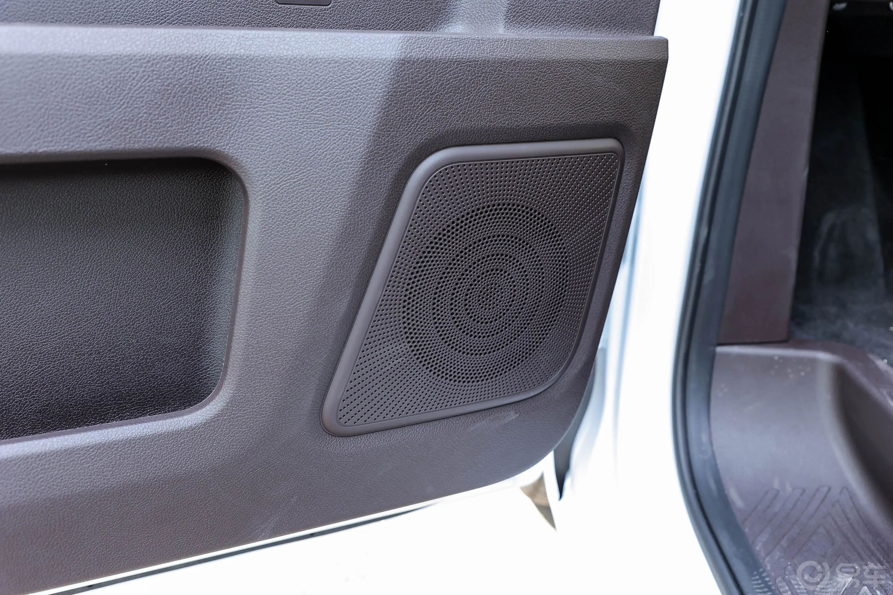 锐胜王牌M72.0L 手动长轴创富版 9座音响和品牌