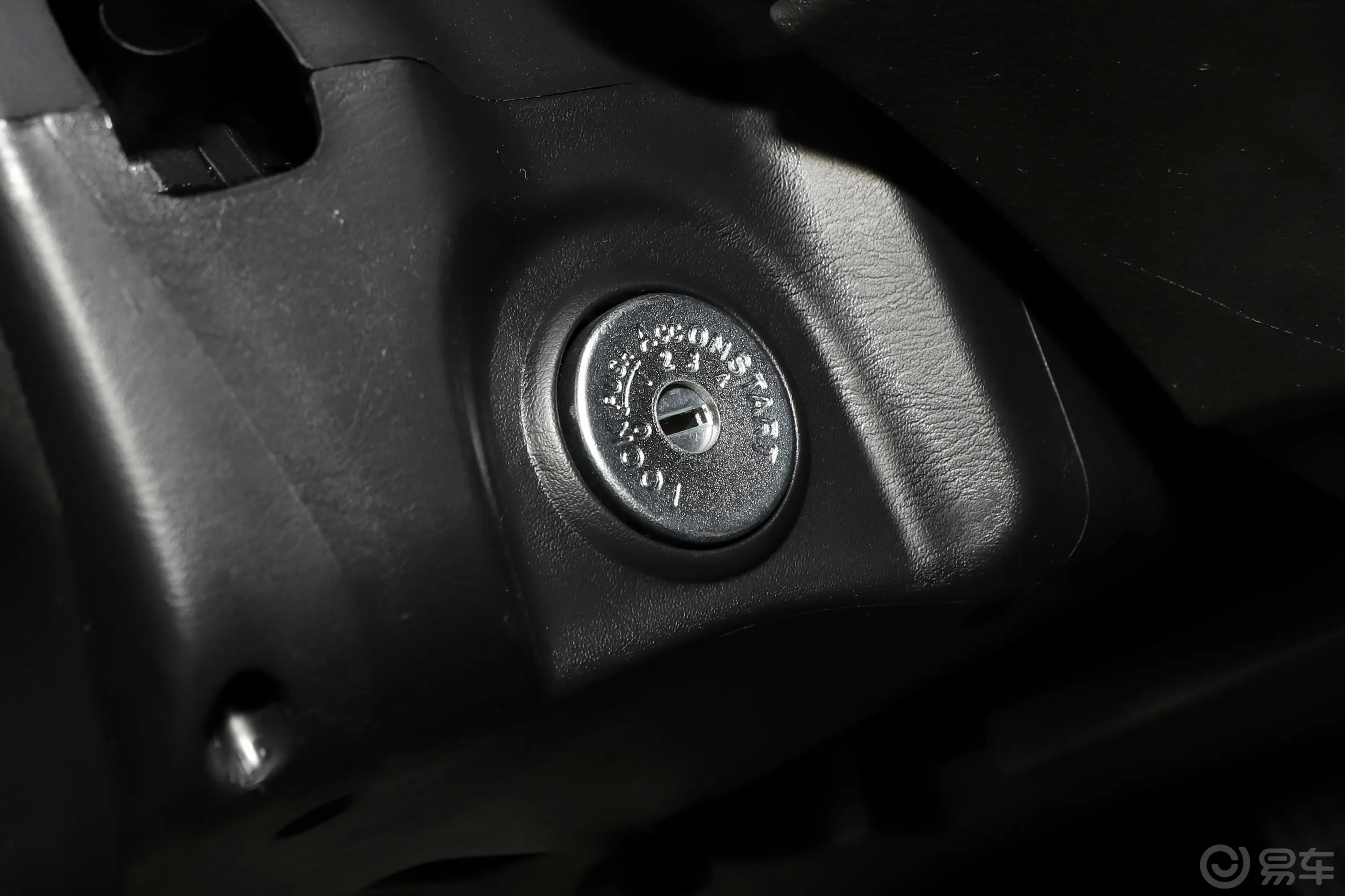 锐骐2.4L 两驱长货箱创业版 汽油钥匙孔或一键启动按键