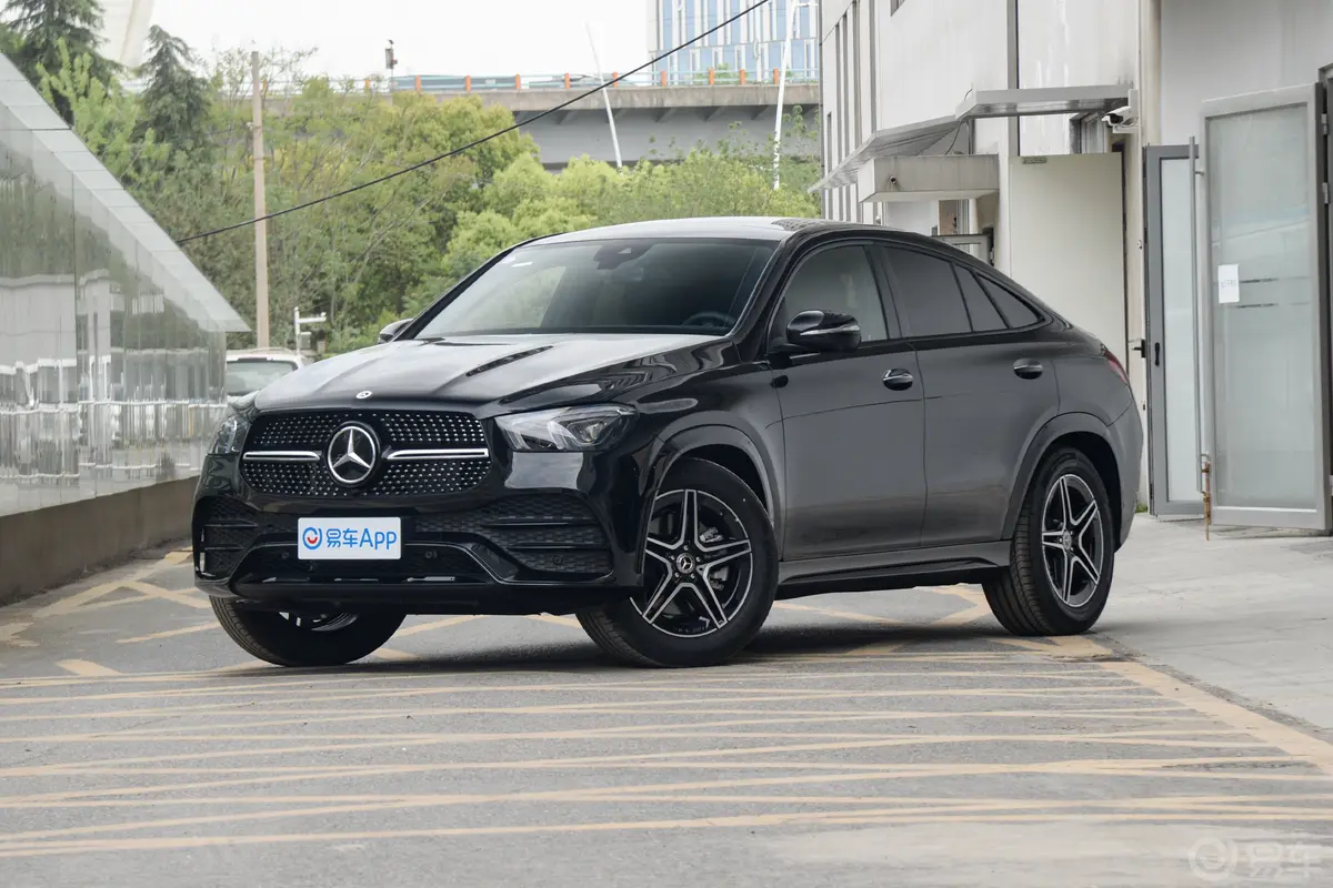 奔驰GLE轿跑GLE 450 4MATIC 轿跑SUV 时尚型侧前45度车头向左水平