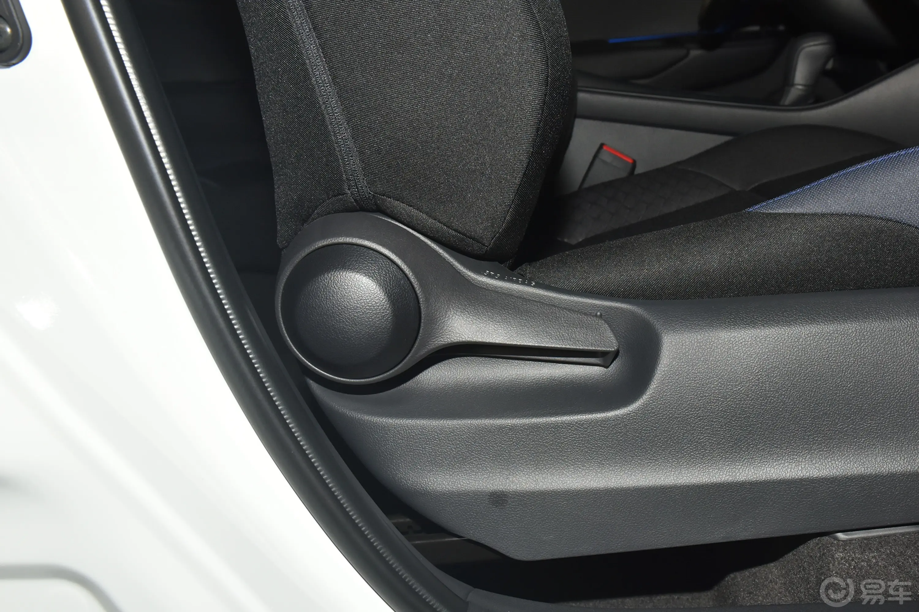 丰田C-HR2.0L 舒适版副驾座椅调节