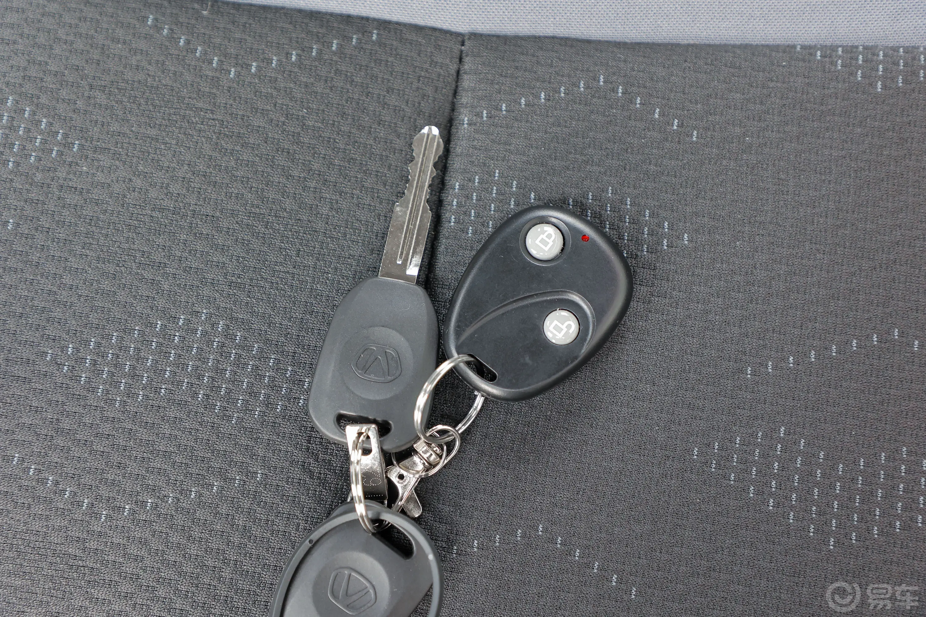 斑马1.5L 双排加长轴距栏板车舒适型钥匙正面