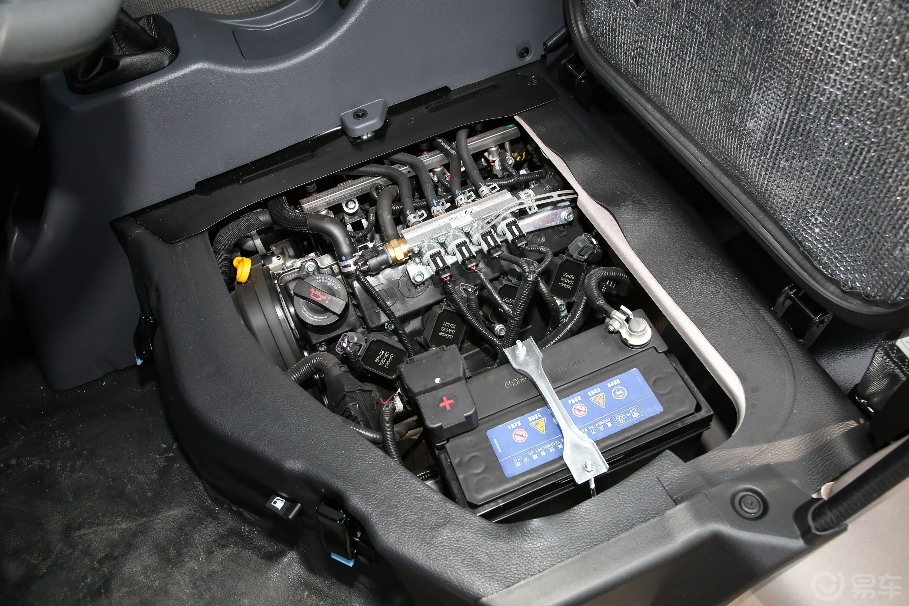 金杯小海狮X301.5L 客车财富型无空调版 5/6/7座 CNG发动机特写