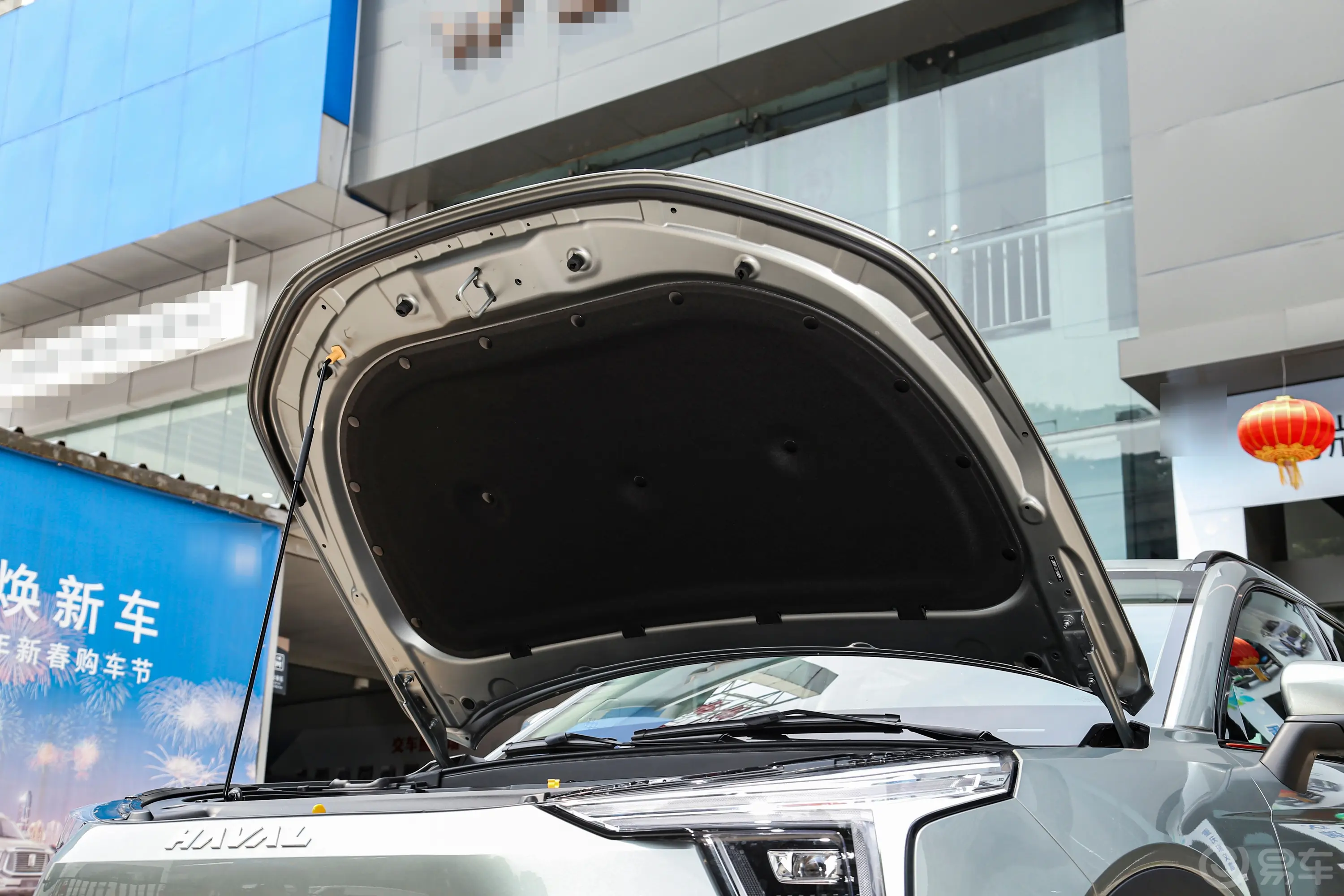 哈弗枭龙1.5L 110km 领动版前舱盖内侧