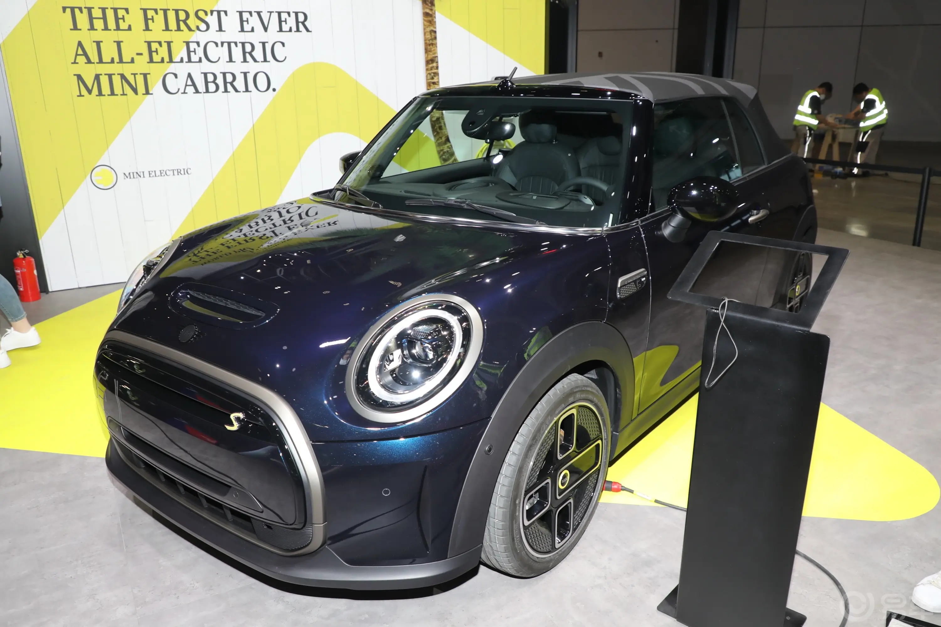 MINI新能源(进口)COOPER SE 敞篷版外观