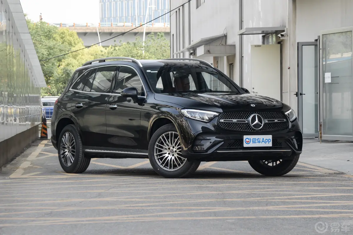 奔驰GLCGLC 300 L 4MATIC 动感型 5座前轮毂造型