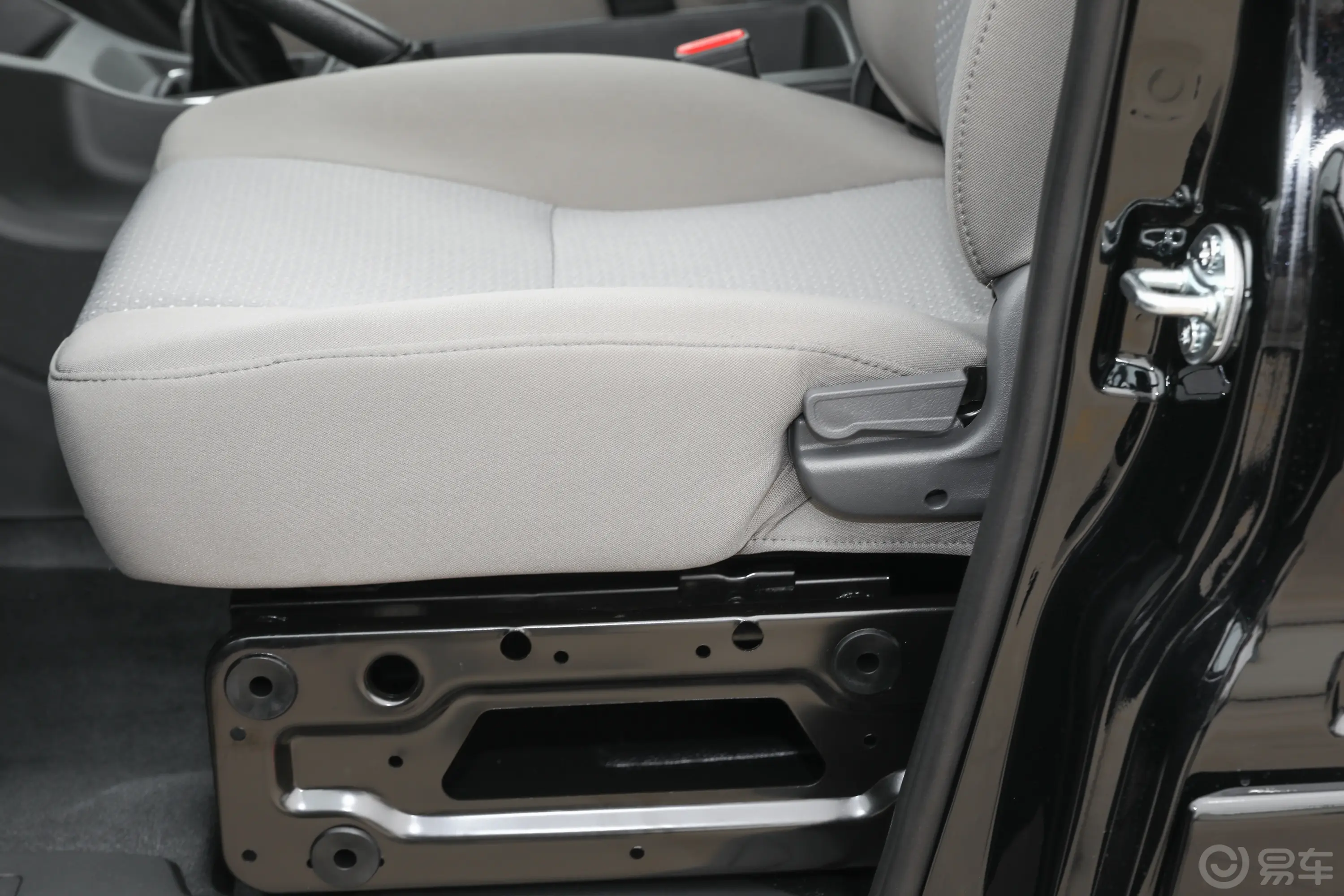 菱智V3 1.6L 基本型 2座主驾座椅调节
