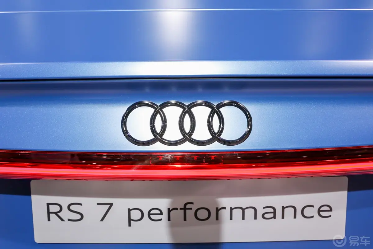 奥迪RS 74.0T Sportback Performance外观