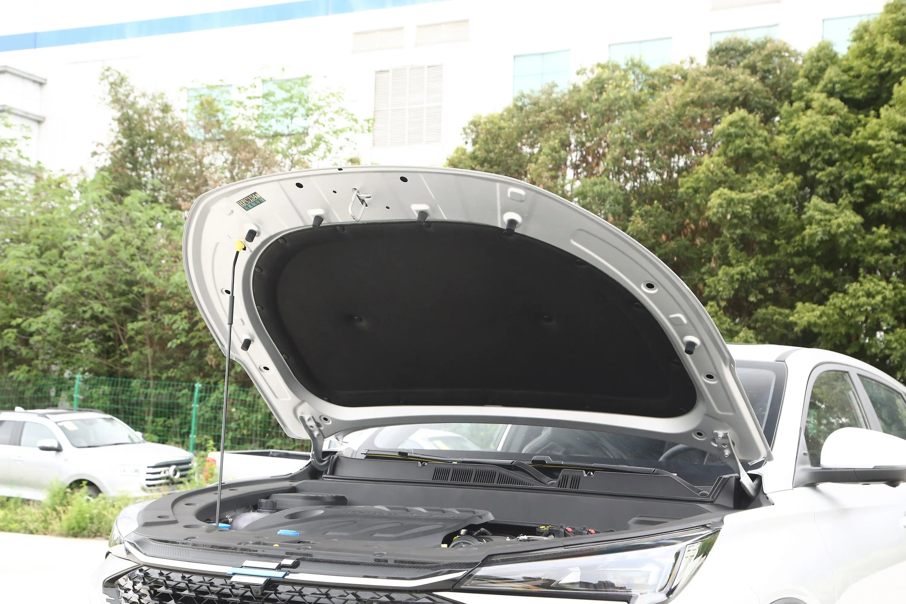 长安欧尚X5 PLUS改款 1.5T 卓越型发动机舱盖内侧