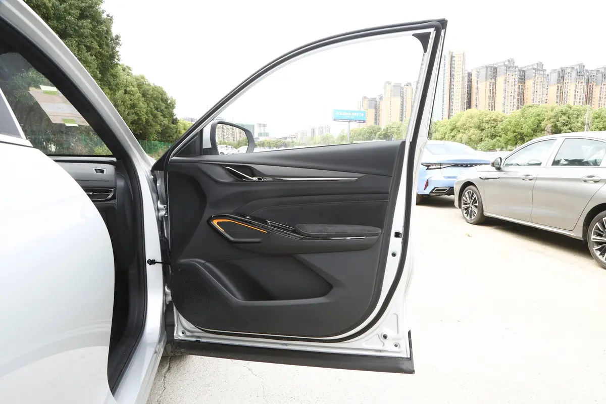 长安欧尚X5 PLUS改款 1.5T 卓越型副驾驶员车门