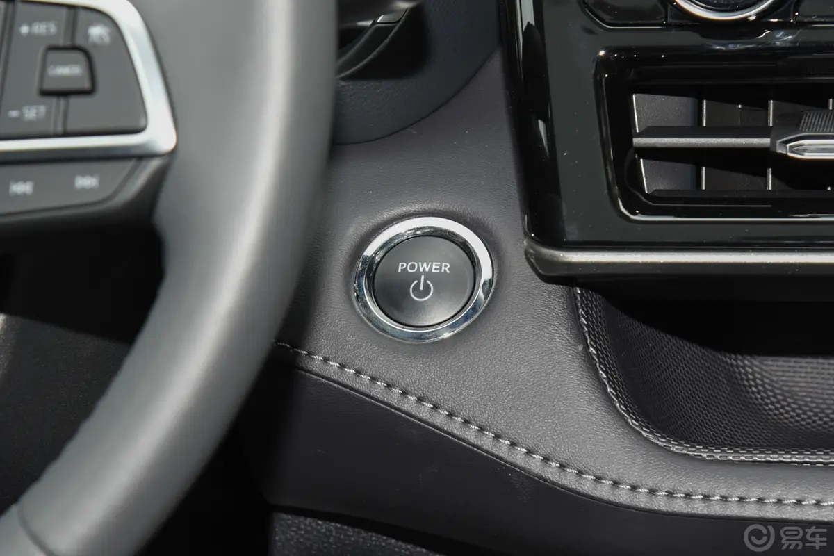 汉兰达双擎 2.5L 四驱尊贵版 7座钥匙孔或一键启动按键
