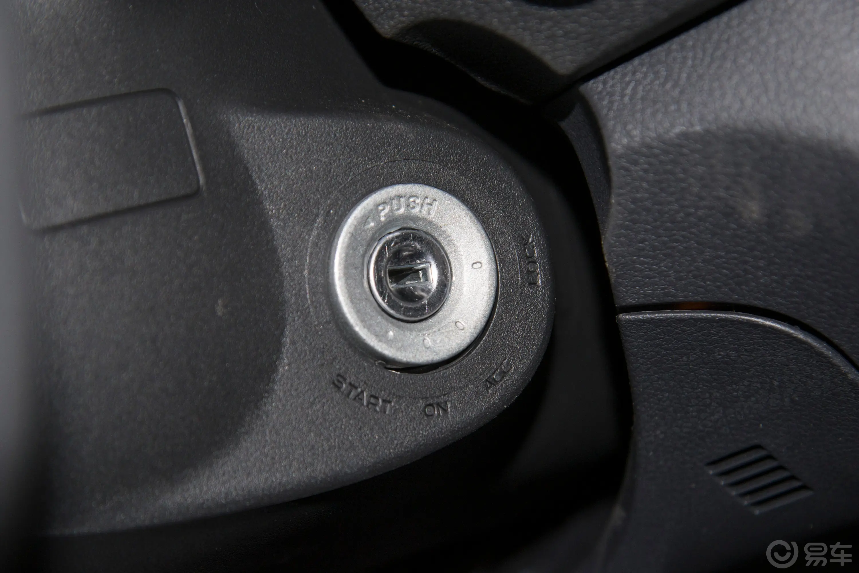 瑞迈2.4L 四驱标轴驰迈版 汽油钥匙孔或一键启动按键
