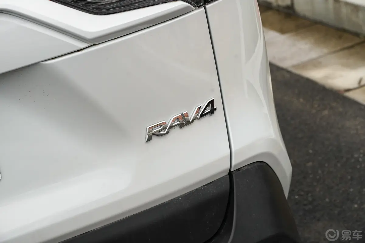 RAV4荣放2.0L 两驱风尚PLUS版外观细节