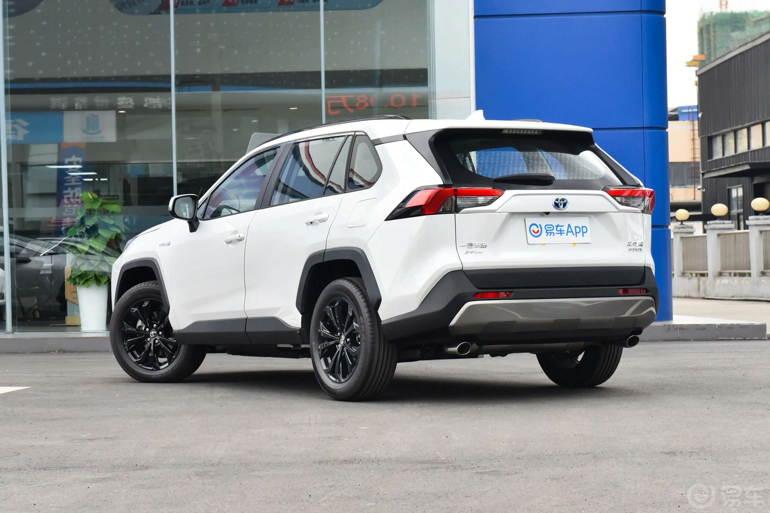 RAV4荣放双擎 2.5L 四驱精英PLUS版侧后45度车头向左水平