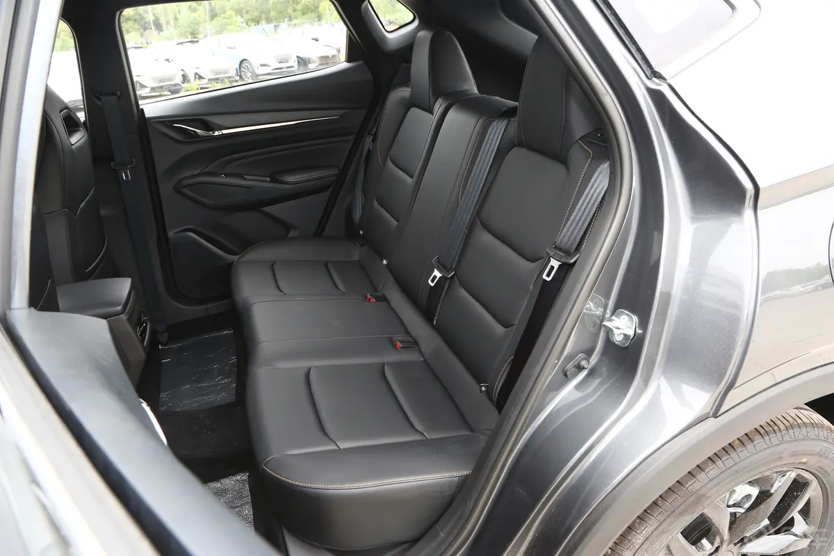 长安欧尚X5 PLUS改款 1.5T 先锋型后排座椅