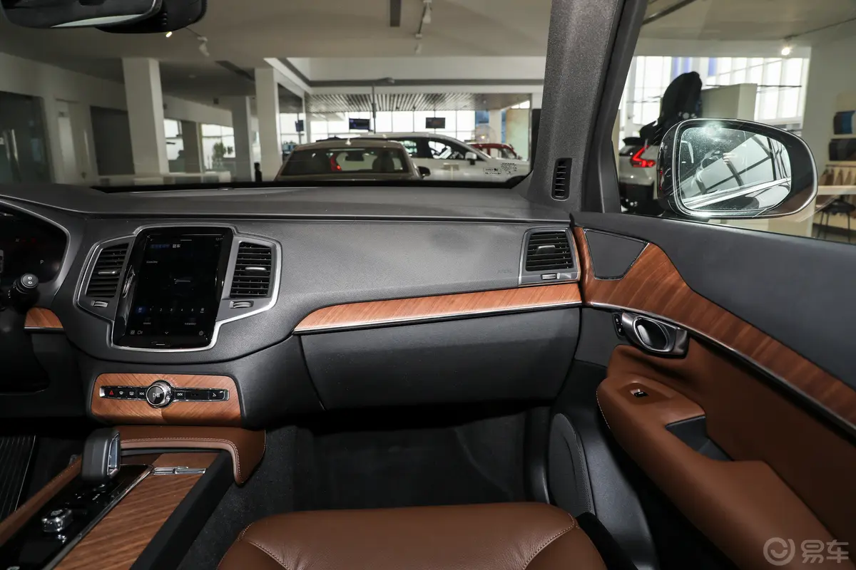 沃尔沃XC90B5 智行豪华版 5座副驾驶位区域