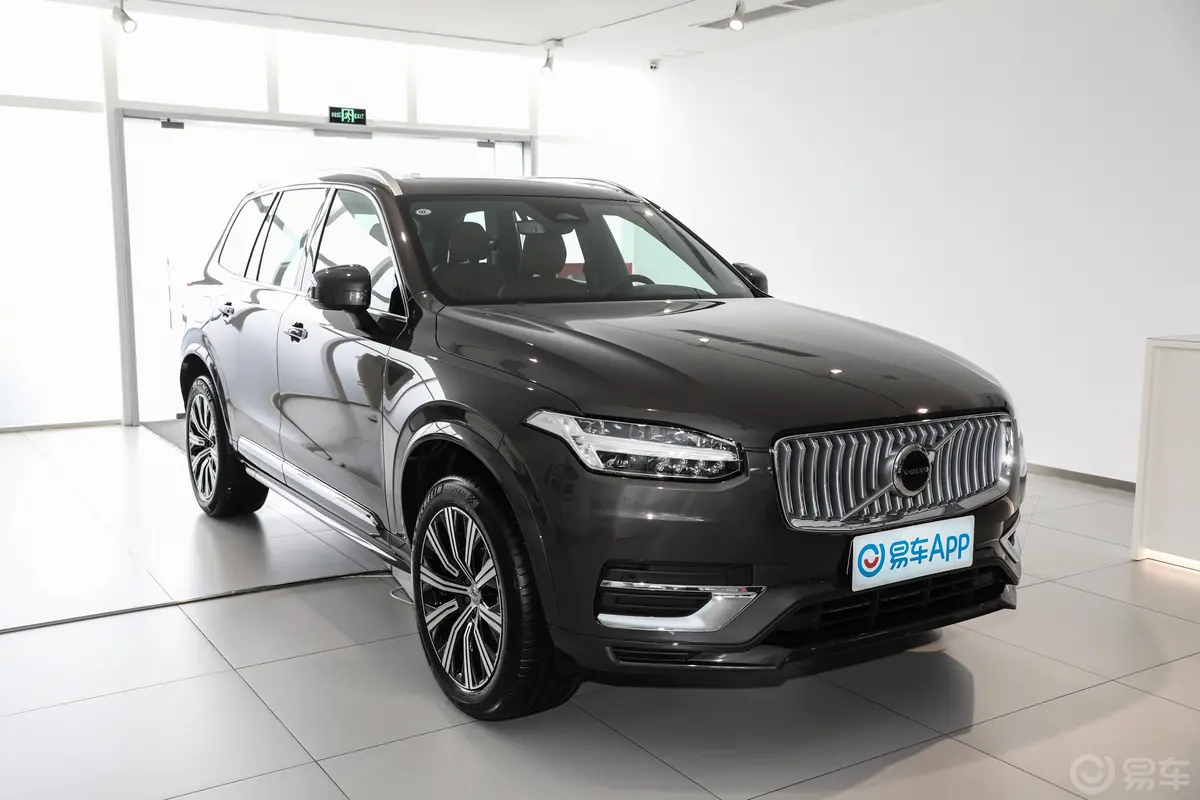 沃尔沃XC90B5 智行豪华版 5座侧前45度车头向右水平