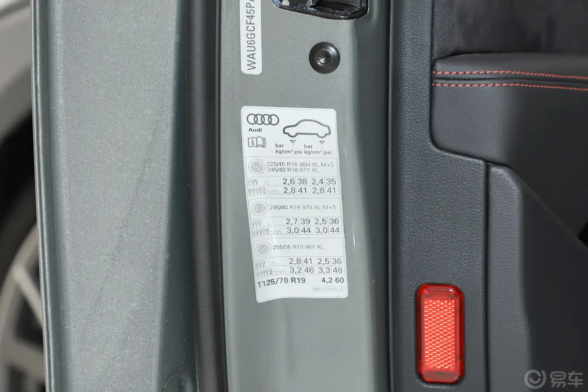 奥迪S4Avant 3.0T胎压信息铭牌
