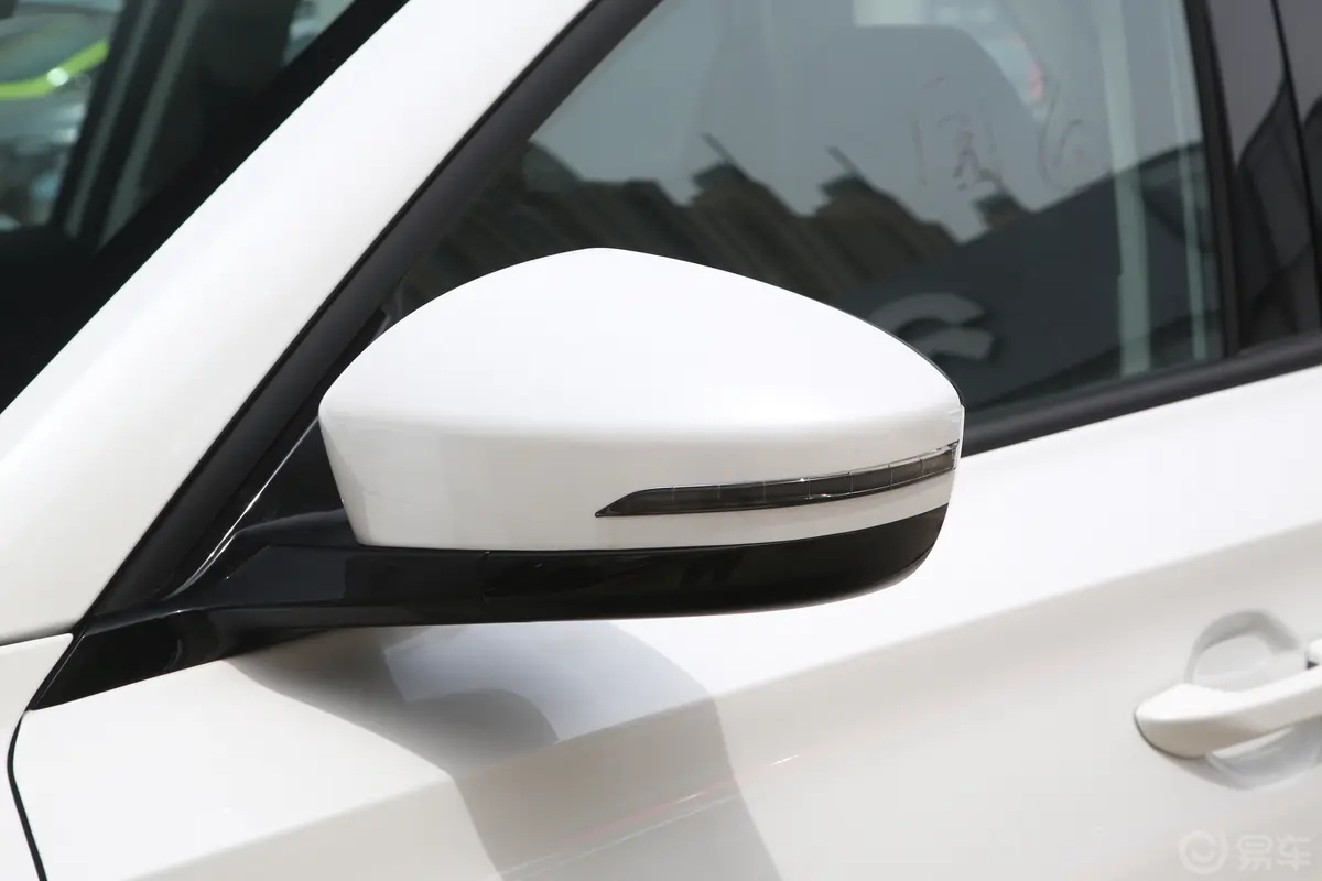 长安欧尚X7 PLUS畅享版 1.5T 双离合智享型 7座主驾驶后视镜背面
